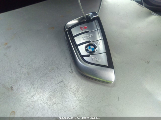 2022 BMW M8, VIN: WBSDZ0C06NCJ05496
