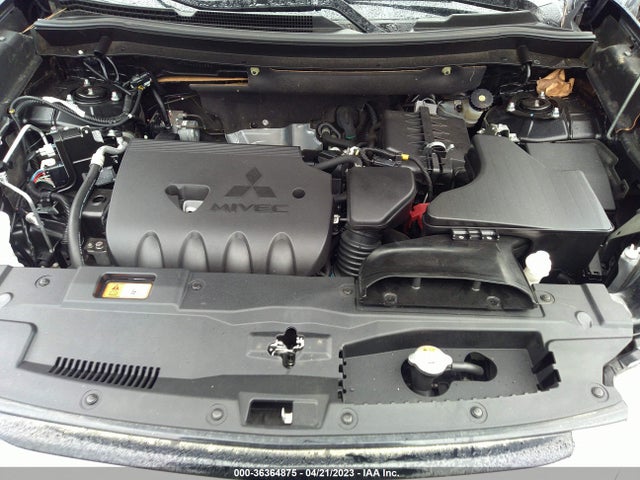 JA4AZ3A34JJ000884 Mitsubishi Outlander Sel