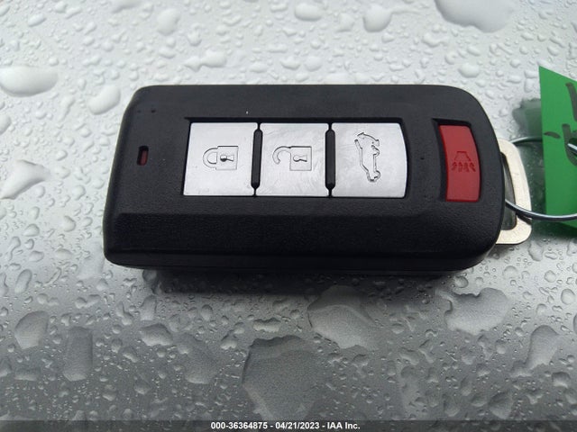 JA4AZ3A34JJ000884 Mitsubishi Outlander Sel