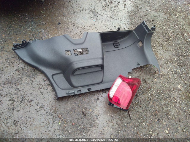 JA4AZ3A34JJ000884 Mitsubishi Outlander Sel