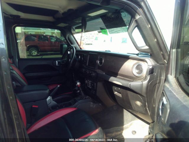 1C4HJXEGXJW278739 Jeep Wrangler Unlimited Sahara