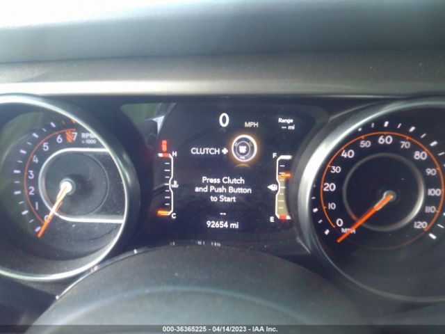 1C4HJXEGXJW278739 Jeep Wrangler Unlimited Sahara