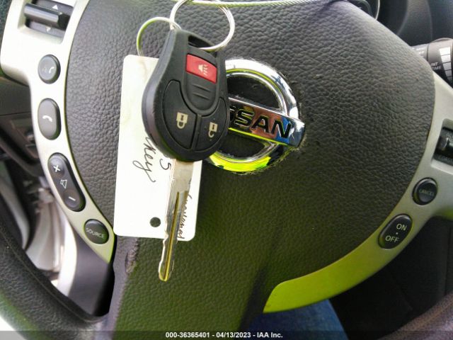 JN8AS5MT1FW161855 Nissan Rogue Select S