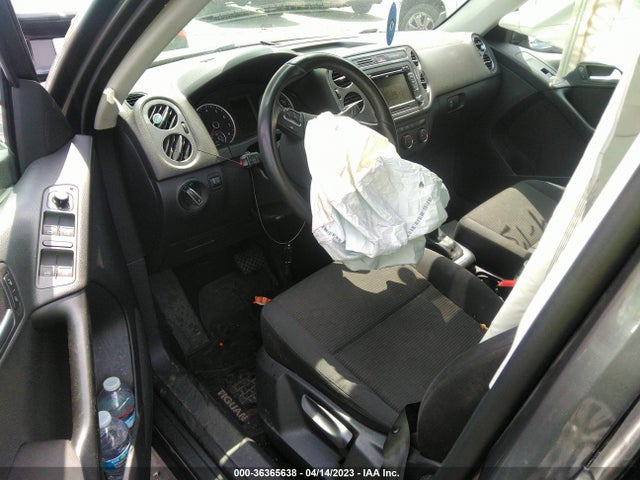 WVGAV7AX8FW550560 Volkswagen TIGUAN S