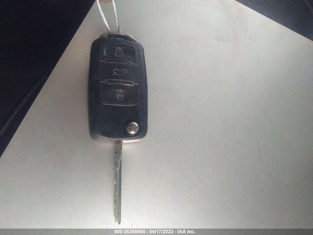 2010 VOLKSWAGEN NEW BEETLE COUPE VIN: 3VWPG3AG3AM016549
