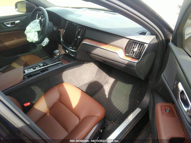 2021 Volvo V60, VIN: YV4102WKXM1076010