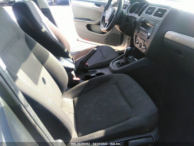 3VWD17AJ9FM409213 Volkswagen Jetta Sedan 1.8t Se
