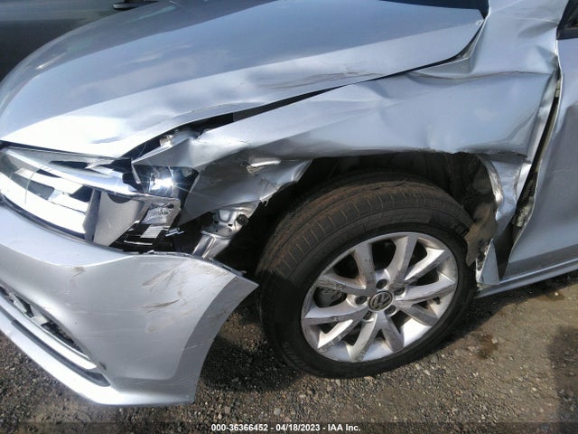 3VWD17AJ9FM409213 Volkswagen Jetta Sedan 1.8t Se