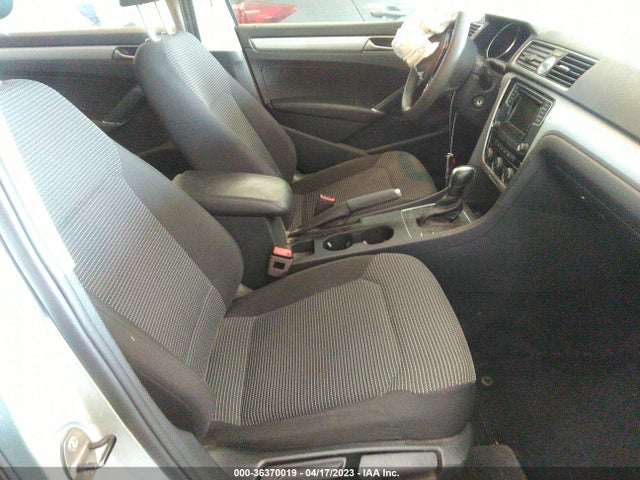 1VWAT7A35HC079055 Volkswagen Passat 1.8t S