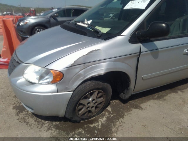2005 CHRYSLER TOWN & COUNTRY LX VIN: 2C4GP44RX5R405452