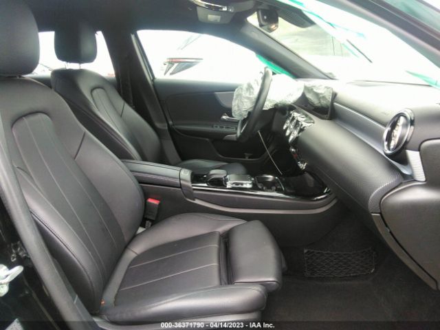 WDD3G4EB1KW003294 Mercedes-Benz A-class A 220