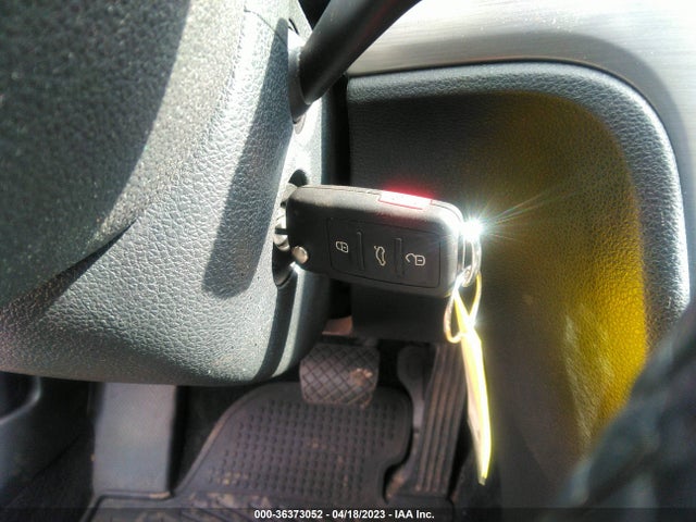 1VWBT7A3XEC032958 Volkswagen PASSAT SE