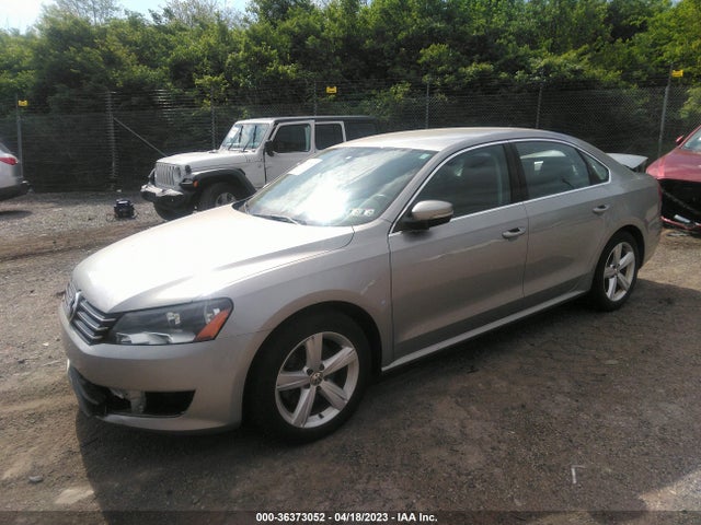 1VWBT7A3XEC032958 Volkswagen PASSAT SE