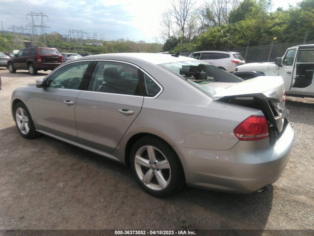 1VWBT7A3XEC032958 Volkswagen PASSAT SE