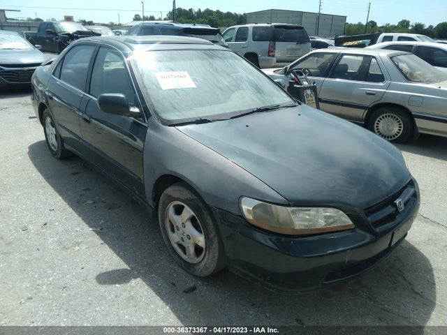 2000 HONDA ACCORD SDN EX W/LEATHER VIN: 1HGCG5667YA118152