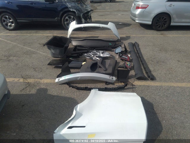 Tesla Model Y Long Range 2022 7SAYGDEE0NF557903 Image 4