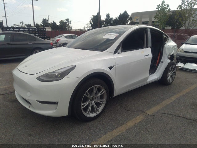 Tesla Model Y Long Range 2022 7SAYGDEE0NF557903 Image 2