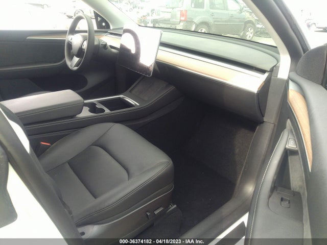 Tesla Model Y Long Range 2022 7SAYGDEE0NF557903 Image 7