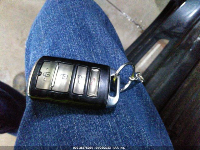 KNALC4J13J5127670 KIA Cadenza Premium
