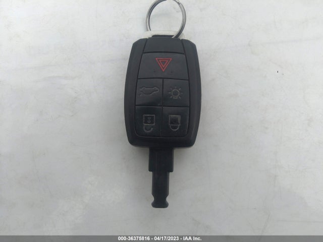 2011 VOLVO C30 VIN: YV1672MK8B2201692