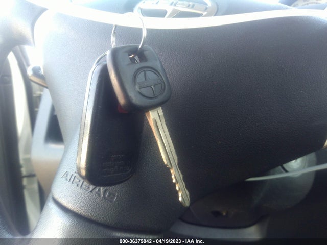 2004 SCION XB VIN: JTLKT324540145921