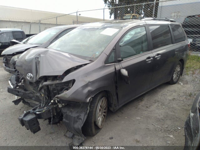 Toyota Sienna Xle Auto Access 2017 5TDYZ3DC9HS786811 Image 2