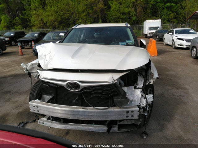 2021 TOYOTA HIGHLANDER XLE VIN: 5TDHZRBHXMS082449