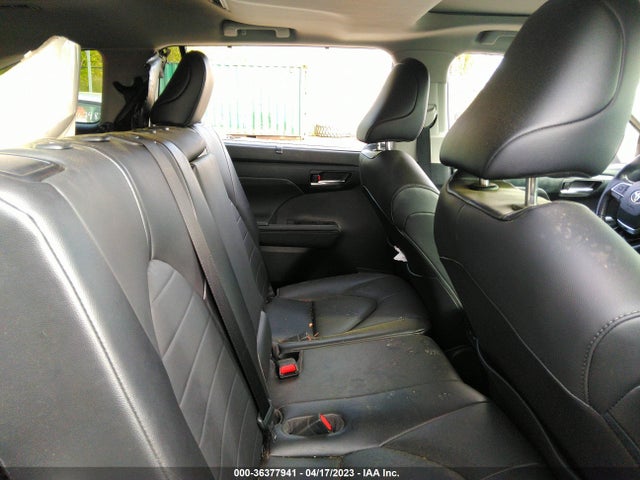 2021 TOYOTA HIGHLANDER XLE VIN: 5TDHZRBHXMS082449