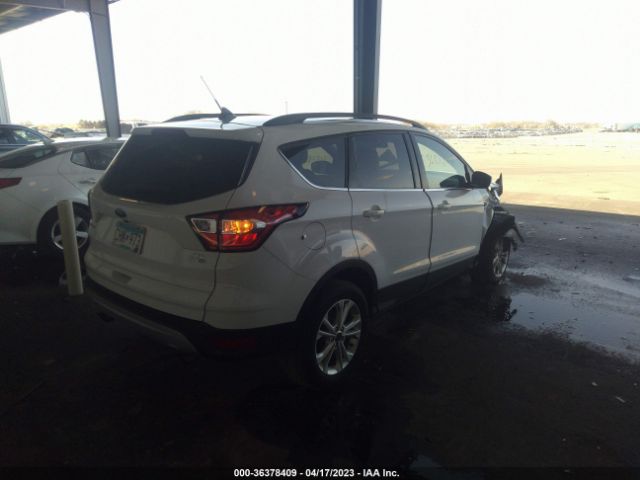 1FMCU9HD8JUC60116 Ford ESCAPE SEL