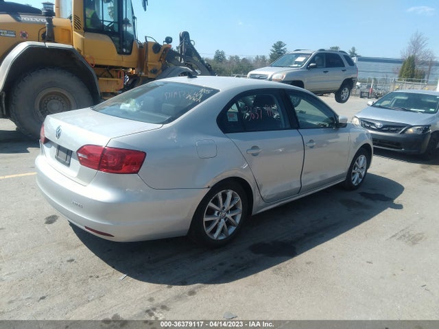2011 VOLKSWAGEN JETTA SEDAN SE W/CONVENIENCE PZEV VIN: 3VWDZ7AJ2BM315175