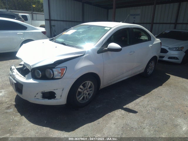 Chevrolet SONIC LT 2015 1G1JC5SH5F4174877 Image 2