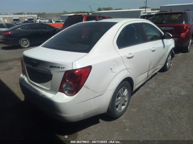 Chevrolet SONIC LT 2015 1G1JC5SH5F4174877 Image 4