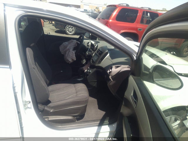 Chevrolet SONIC LT 2015 1G1JC5SH5F4174877 Image 5