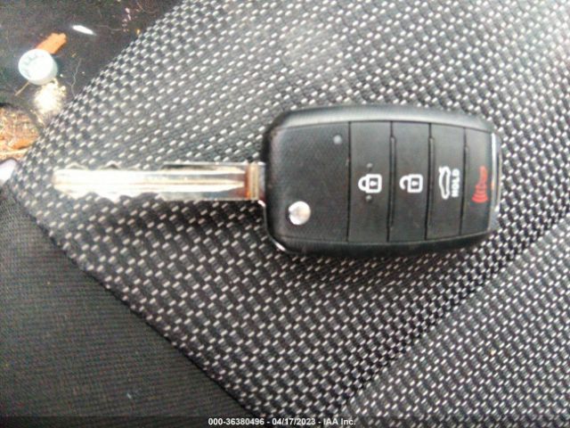 3KPFK4A75JE192807 KIA FORTE LX