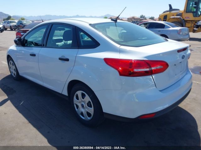 Ford FOCUS S 2017 1FADP3E27HL300515 Image 3