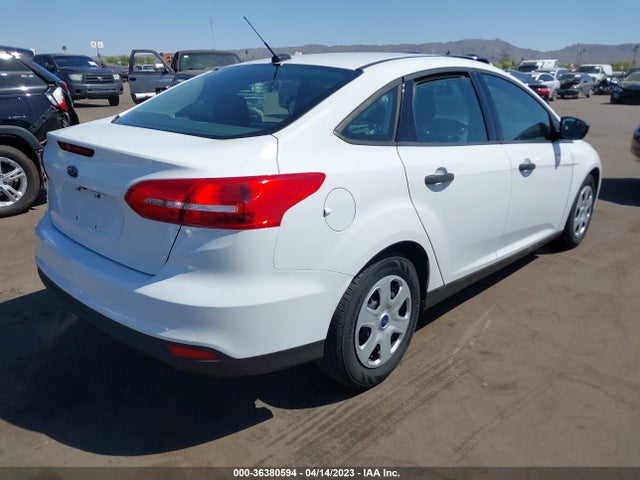 Ford FOCUS S 2017 1FADP3E27HL300515 Image 4
