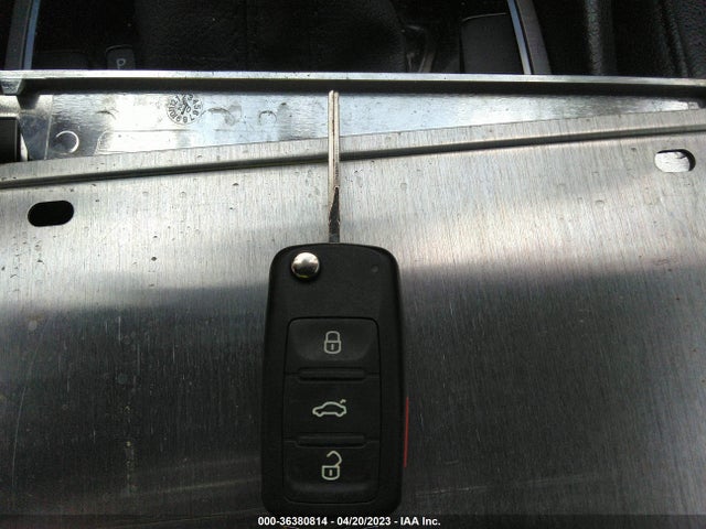 1VWBV7A33FC087084 Volkswagen Passat 2.0l Tdi Se W/sunroof