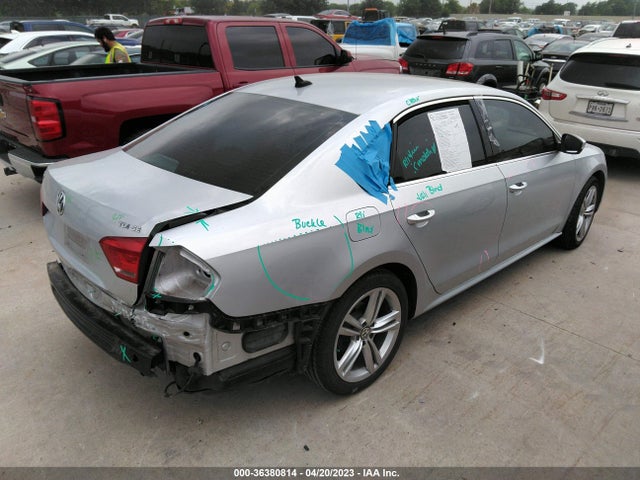 1VWBV7A33FC087084 Volkswagen Passat 2.0l Tdi Se W/sunroof