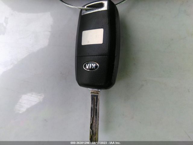 KNDJP3A53F7183776 KIA SOUL +