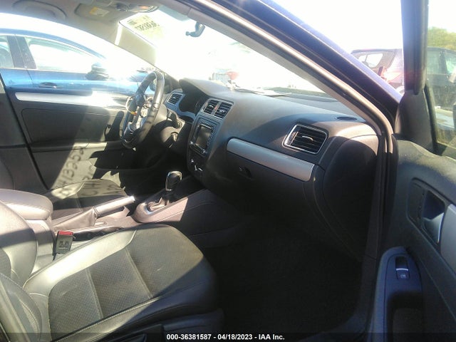 2013 VOLKSWAGEN JETTA SEDAN SE W/CONVENIENCE/SUNROOF VIN: 3VWDP7AJ9DM400653
