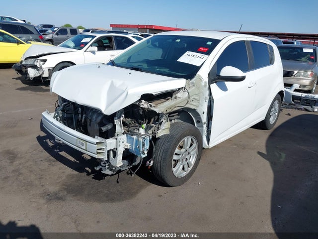 Chevrolet SONIC LT 2015 1G1JC6SHXF4101736 Image 2