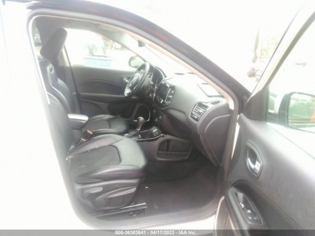 3C4NJCBB3KT663927 Jeep Compass Altitude