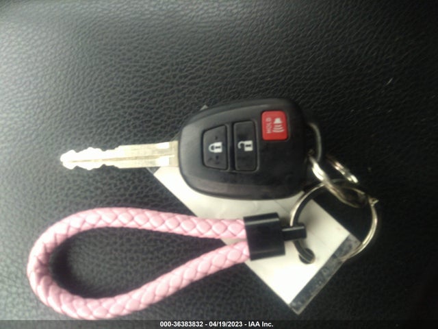 Toyota RAV4 LE 2016 2T3BFREV5GW475715 Image 3