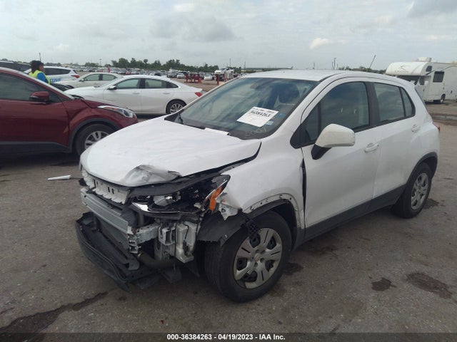 Chevrolet TRAX LS 2018 3GNCJKSB4JL185007 Image 2