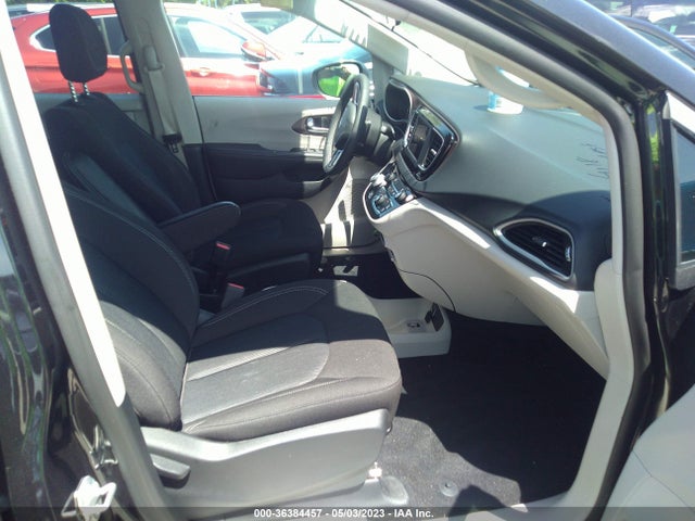 2C4RC1CG2NR211520 Chrysler Voyager Lx