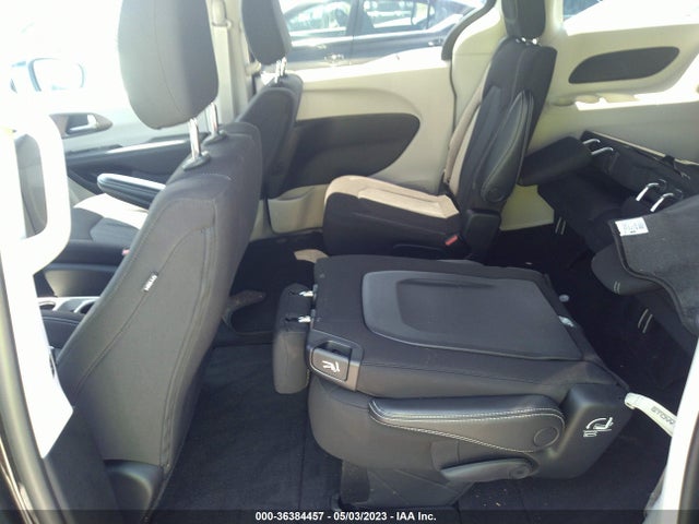 2C4RC1CG2NR211520 Chrysler Voyager Lx
