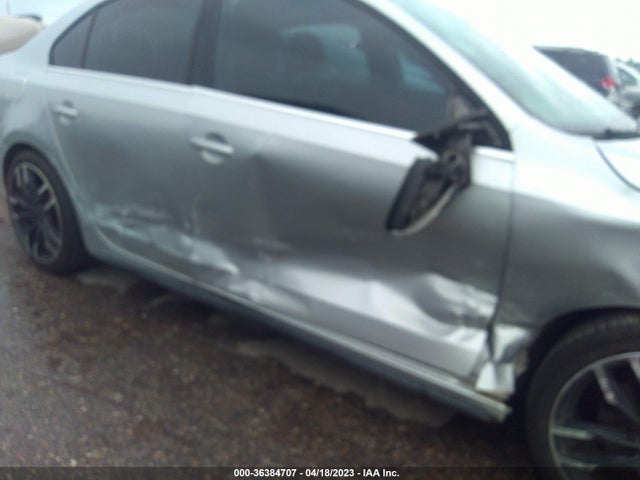 3VW4T7AJ8EM399329 Volkswagen Jetta Sedan Gli