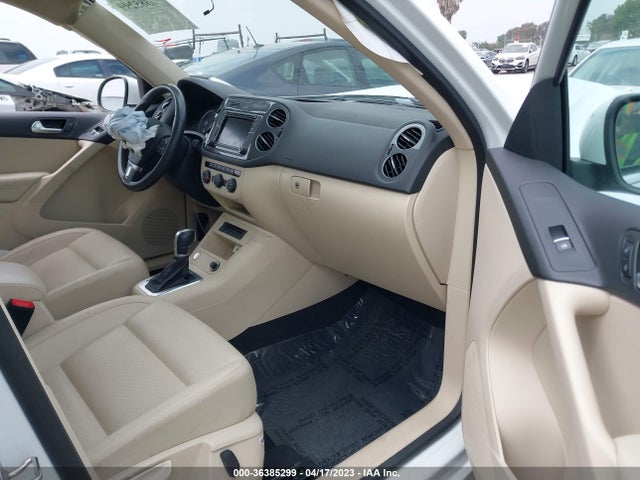 WVGRV7AX3HK012328 Volkswagen Tiguan Wolfsburg Edition