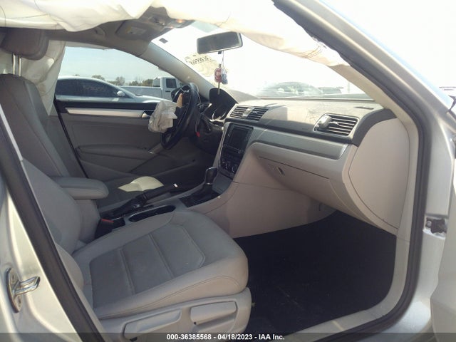 1VWLA7A35KC008752 Volkswagen Passat 2.0t Wolfsburg Edition