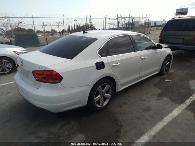 1VWBT7A30EC049266 Volkswagen PASSAT SE